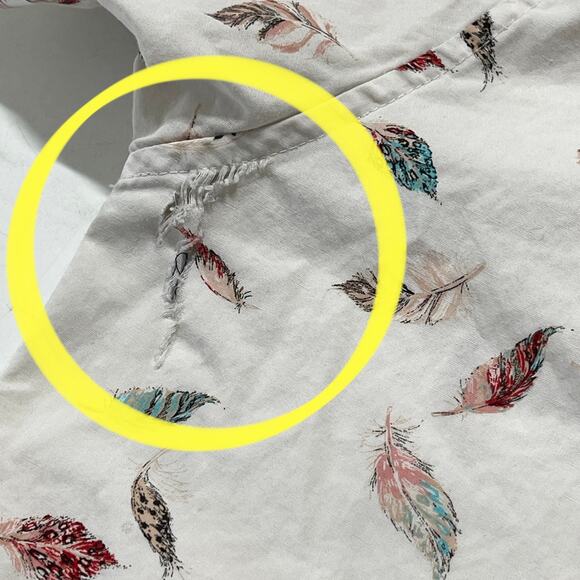 Denim Flower Button Up Shirt XL White Feather All Over Print 100% Cotton FLAW - Picture 8 of 9